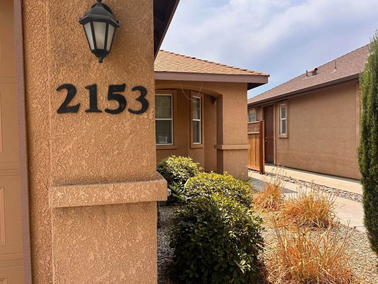 2153 W Clare Ave - Photo 2 of 24