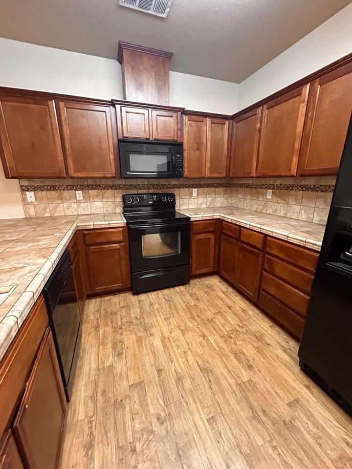 2153 W Clare Ave - Photo 6 of 24