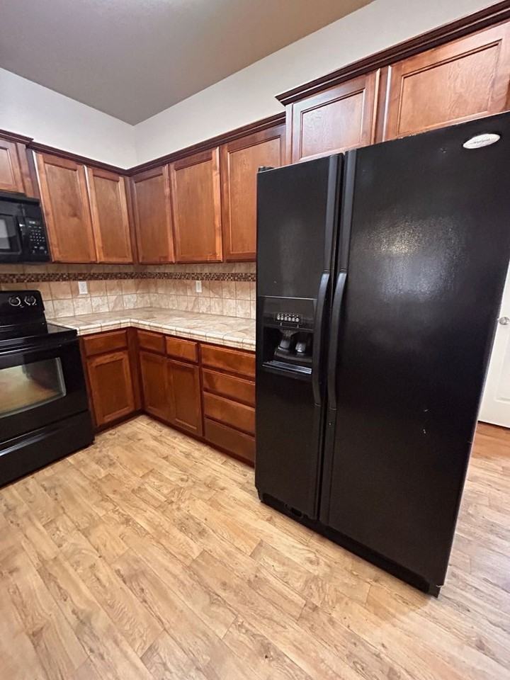 2153 W Clare Ave - Photo 7 of 24