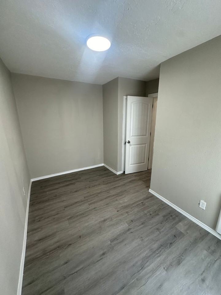 1424 Arno St Se - Photo 3 of 15