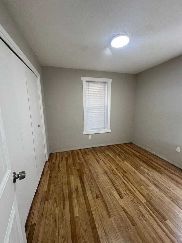 1424 Arno St Se - Photo 5 of 15