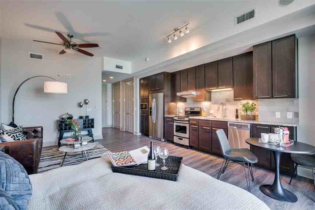 9789 Katy Freeway #1814 - Photo 7 of 15