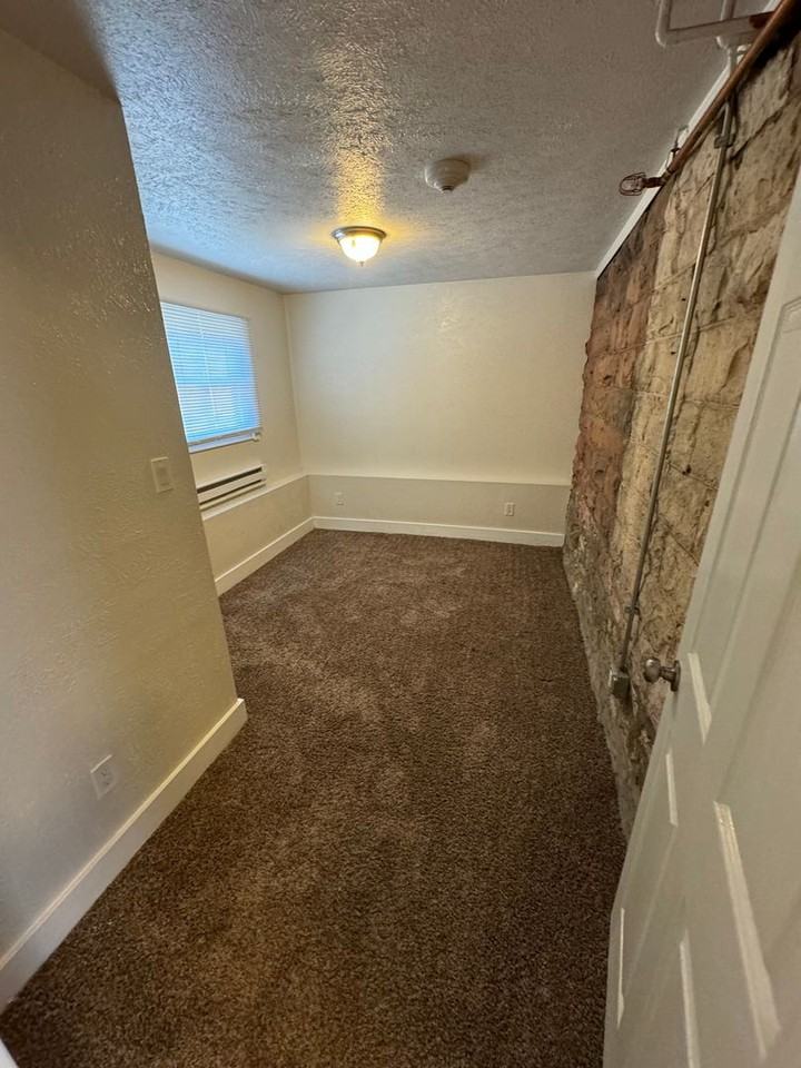 506 N Cascade Ave #B04 - Photo 3 of 10