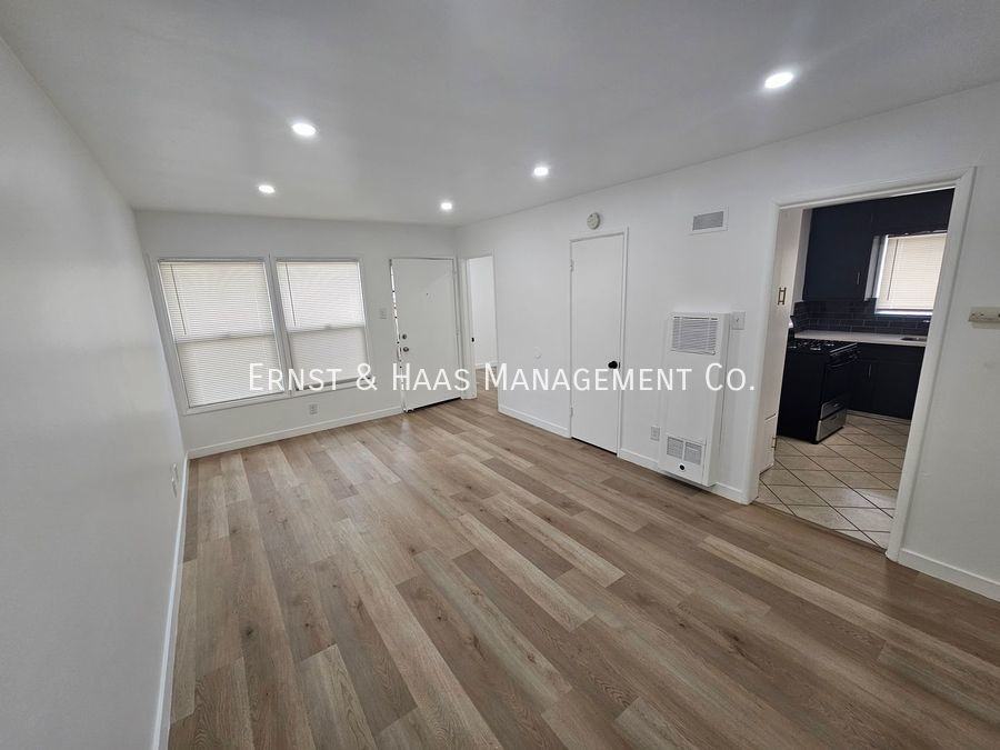 4552 1/2 N Lakewood Blvd - Photo 3 of 9