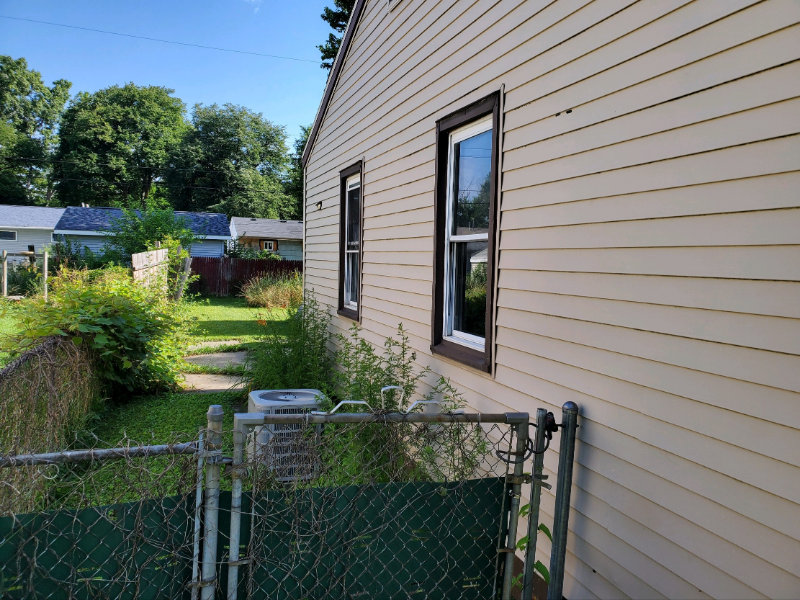 2925 Colorado Avenue - Photo 4 of 23