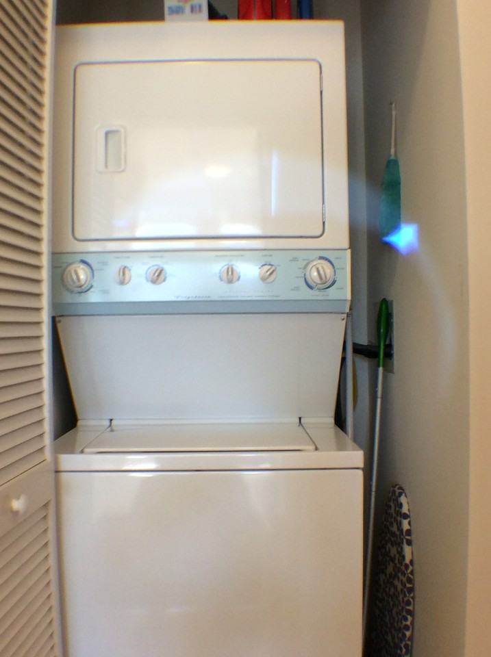 511 W Division St - Photo 2 of 15