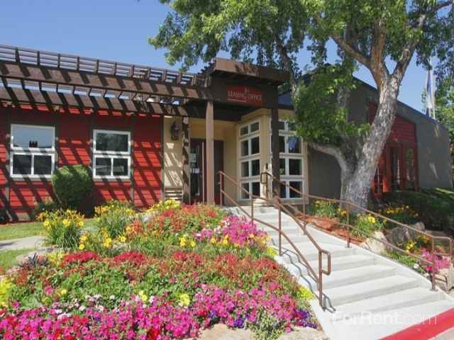 Pembrooke on the Green - Photo 2 of 30