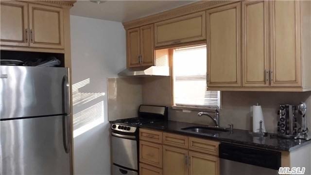 591 N Clinton Ave - Photo 3 of 6