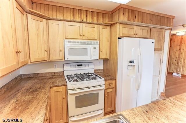 10 Catalina Dr - Photo 3 of 12