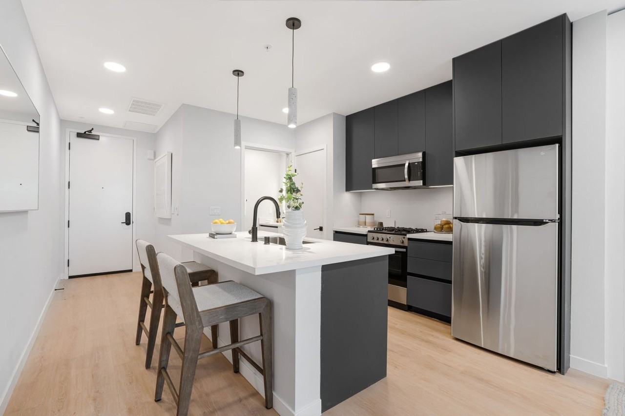 Kanvas - Photo 2 of 50