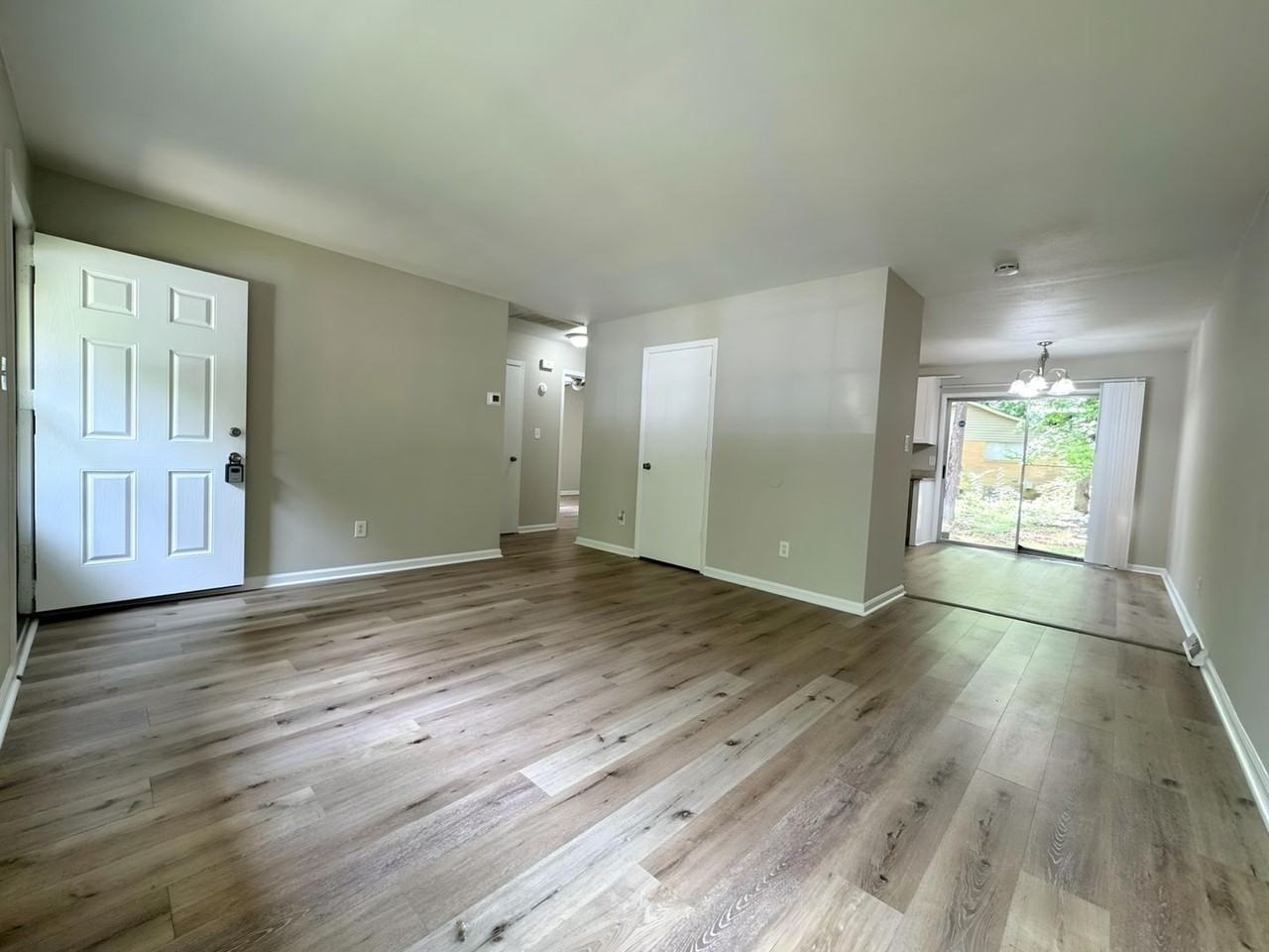 4626 Highlake Dr - Photo 5 of 18