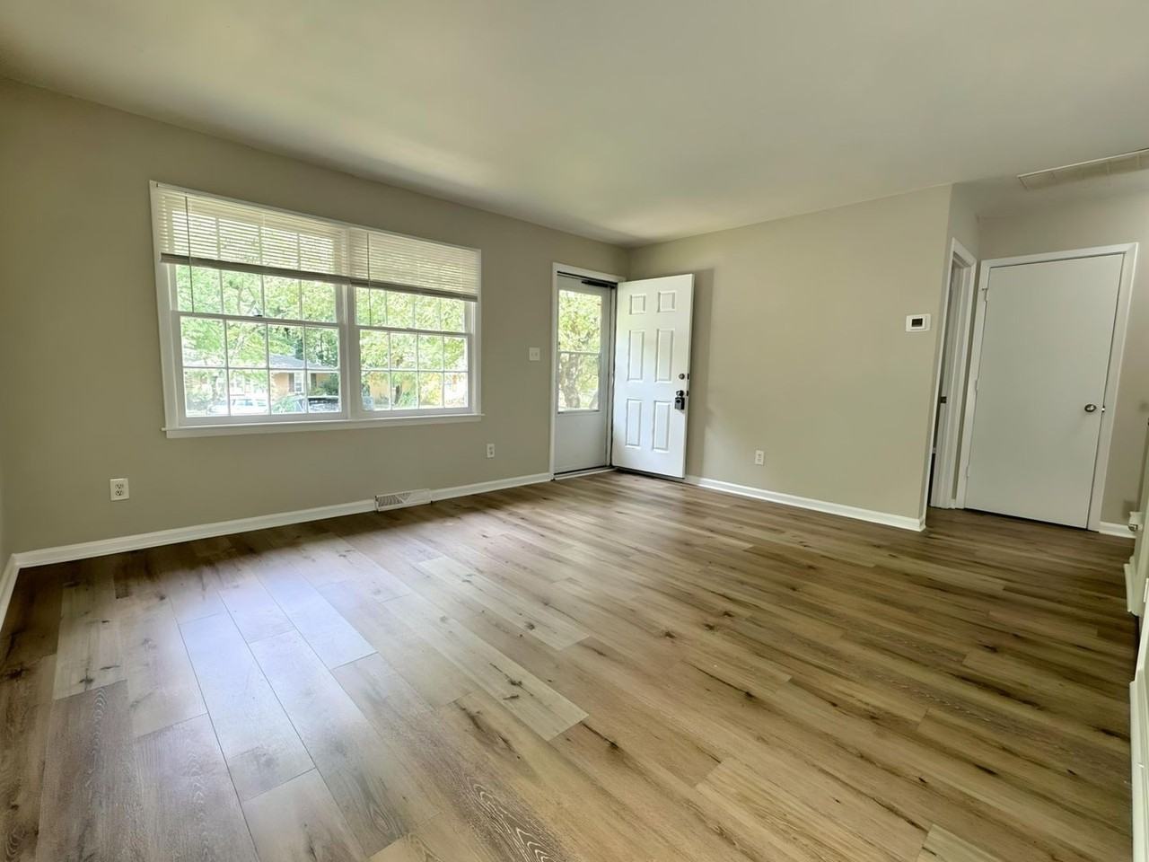 4626 Highlake Dr - Photo 6 of 18