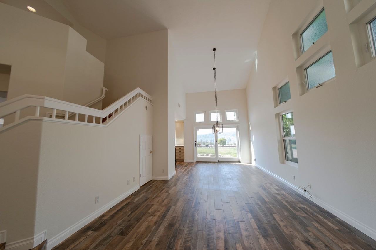 567 S Morningstar Dr - Photo 2 of 33