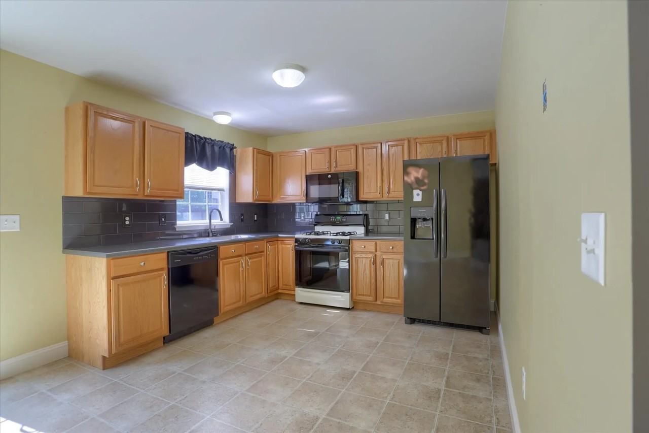100 Bradford Blvd - Photo 2 of 32