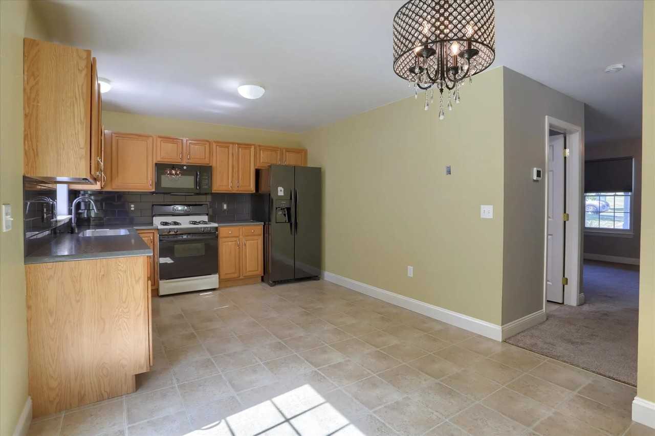100 Bradford Blvd - Photo 3 of 32
