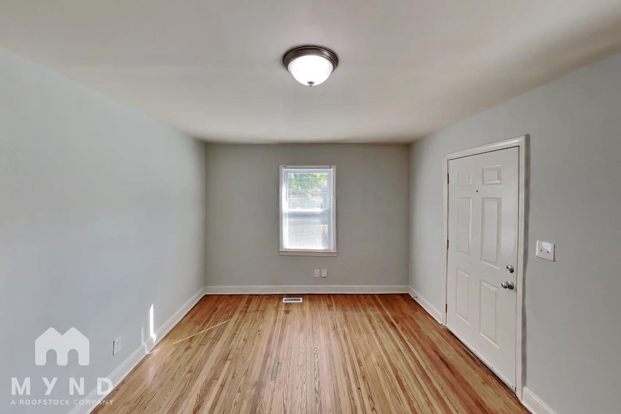 300 Jones St - Photo 2 of 18