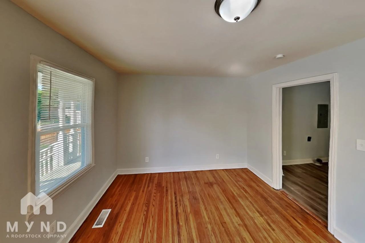 300 Jones St - Photo 3 of 18