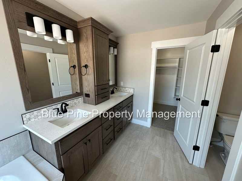 220 Hideout Dr - Photo 4 of 29