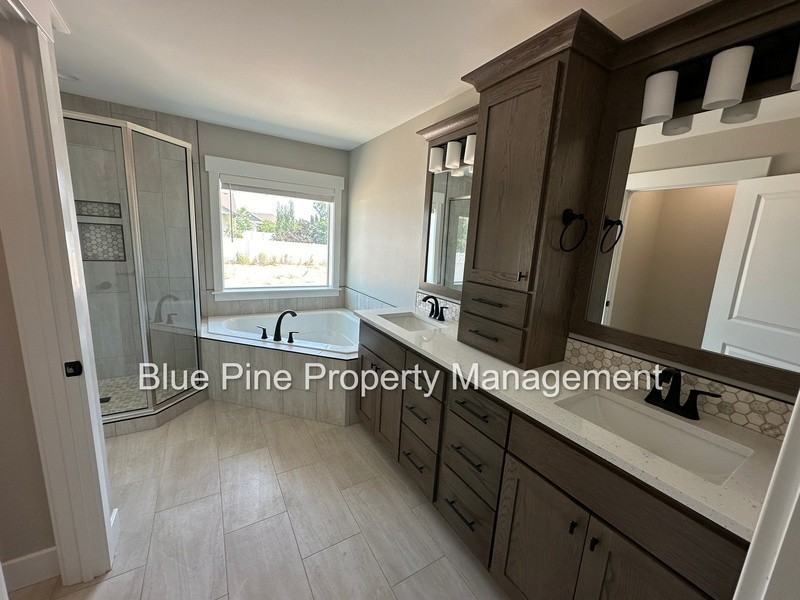 220 Hideout Dr - Photo 6 of 29