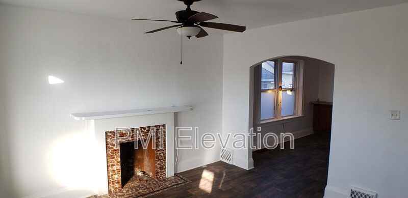 2914 N York St - Photo 3 of 21