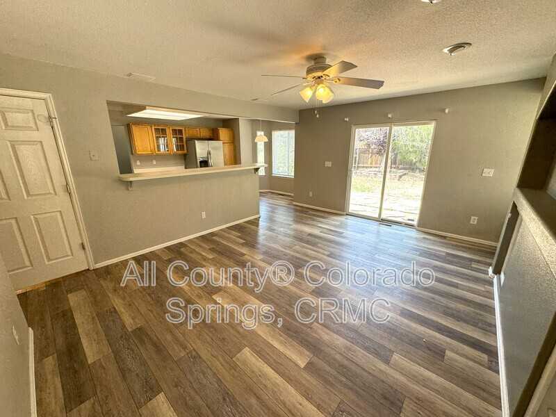 5859 Instone Cir - Photo 4 of 30