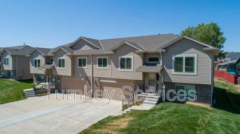 1602 Barrington Pkwy - Photo 2 of 17