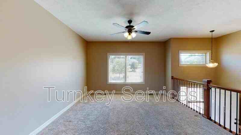 1602 Barrington Pkwy - Photo 4 of 17