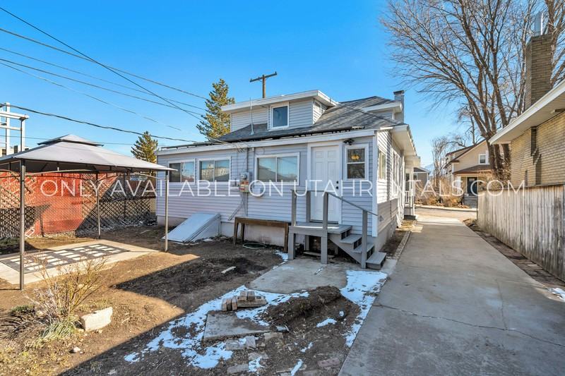 744 S Roberta St - Photo 3 of 18