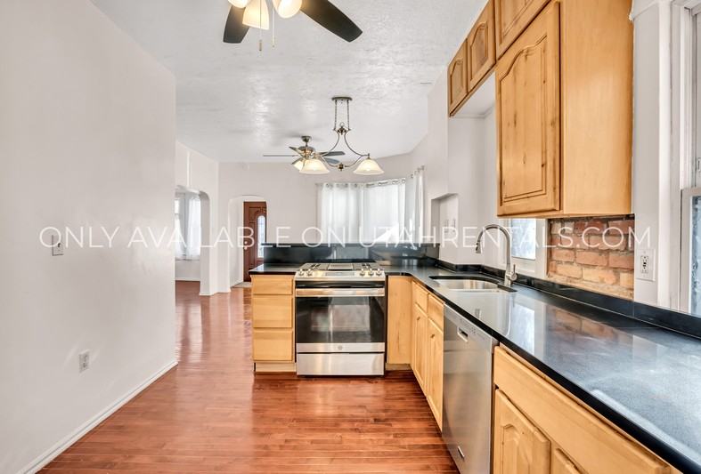 744 S Roberta St - Photo 7 of 18