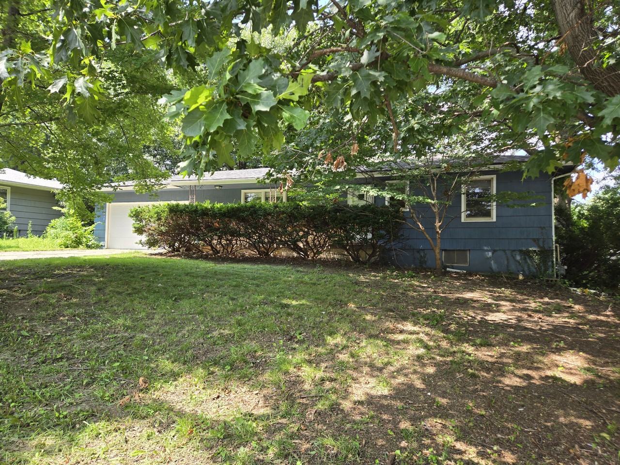 12212 E 53rd St - Photo 2 of 25