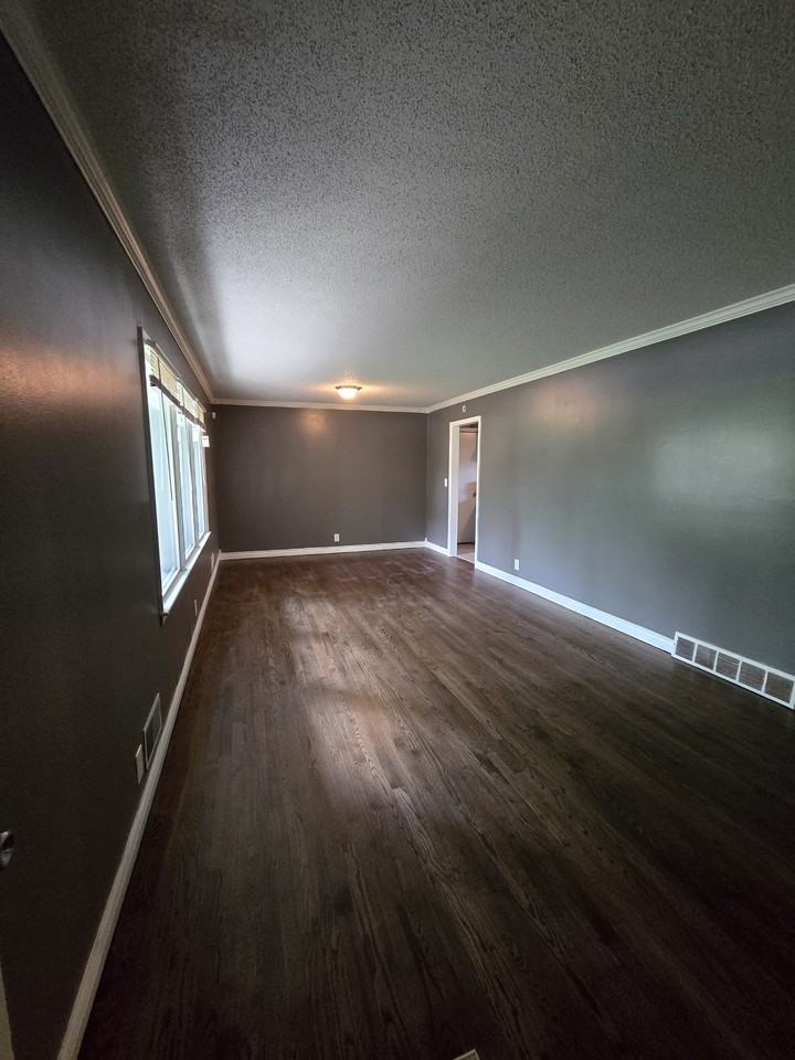 12212 E 53rd St - Photo 3 of 25