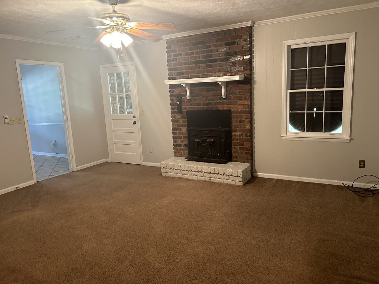 1810 Spring Valley Dr - Photo 2 of 14