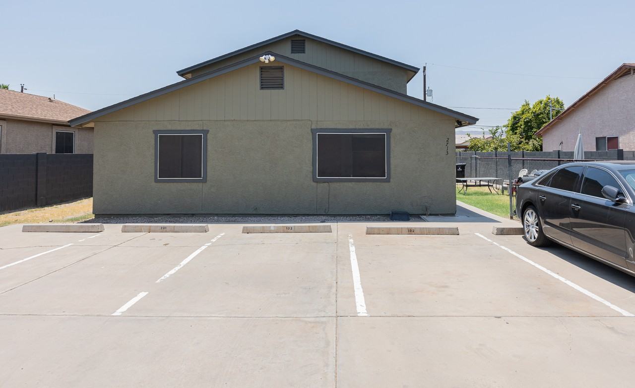 2713 E Jones Ave - Photo 2 of 2