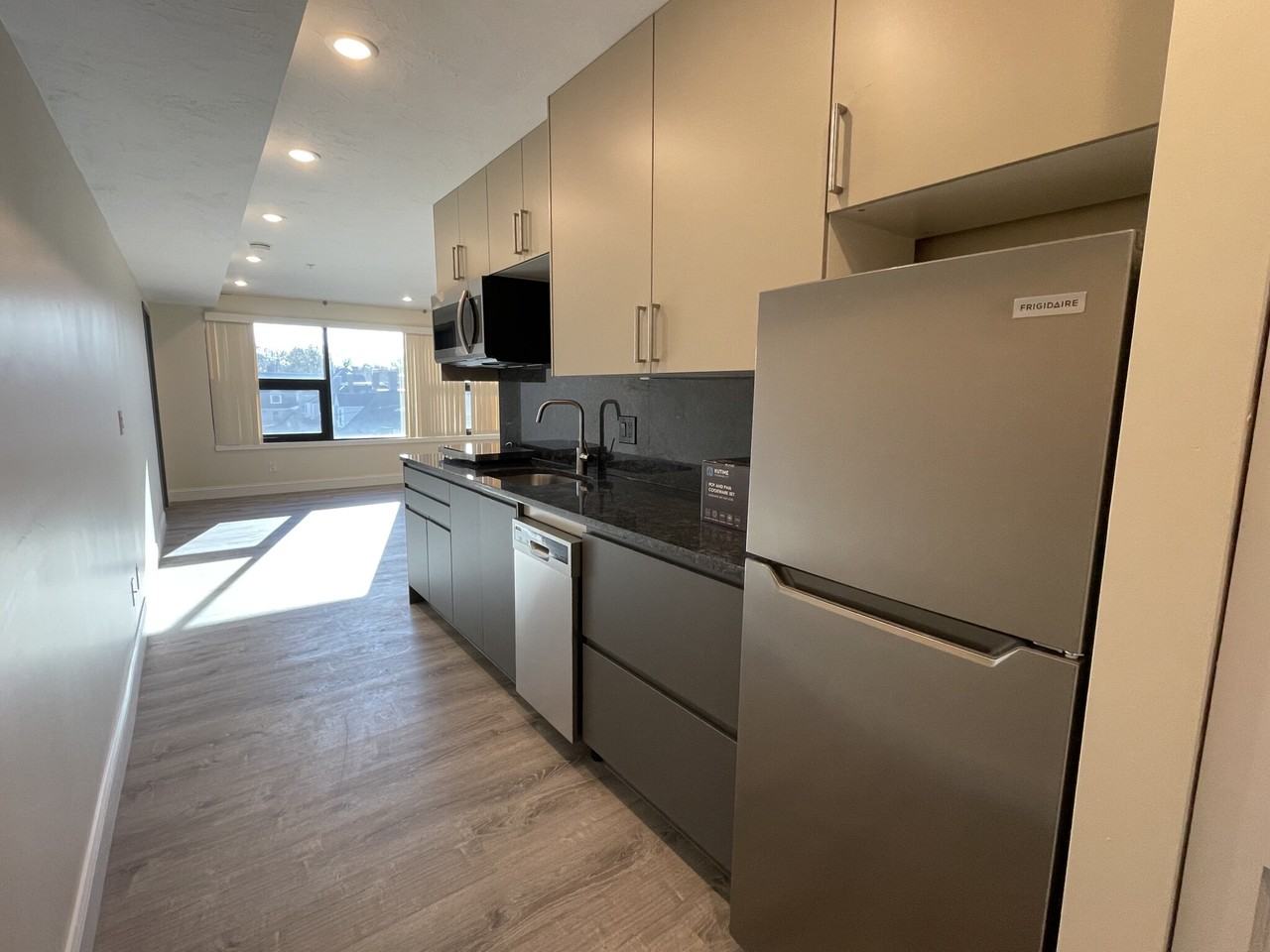 Commonwealth Ave #402 - Photo 4 of 11