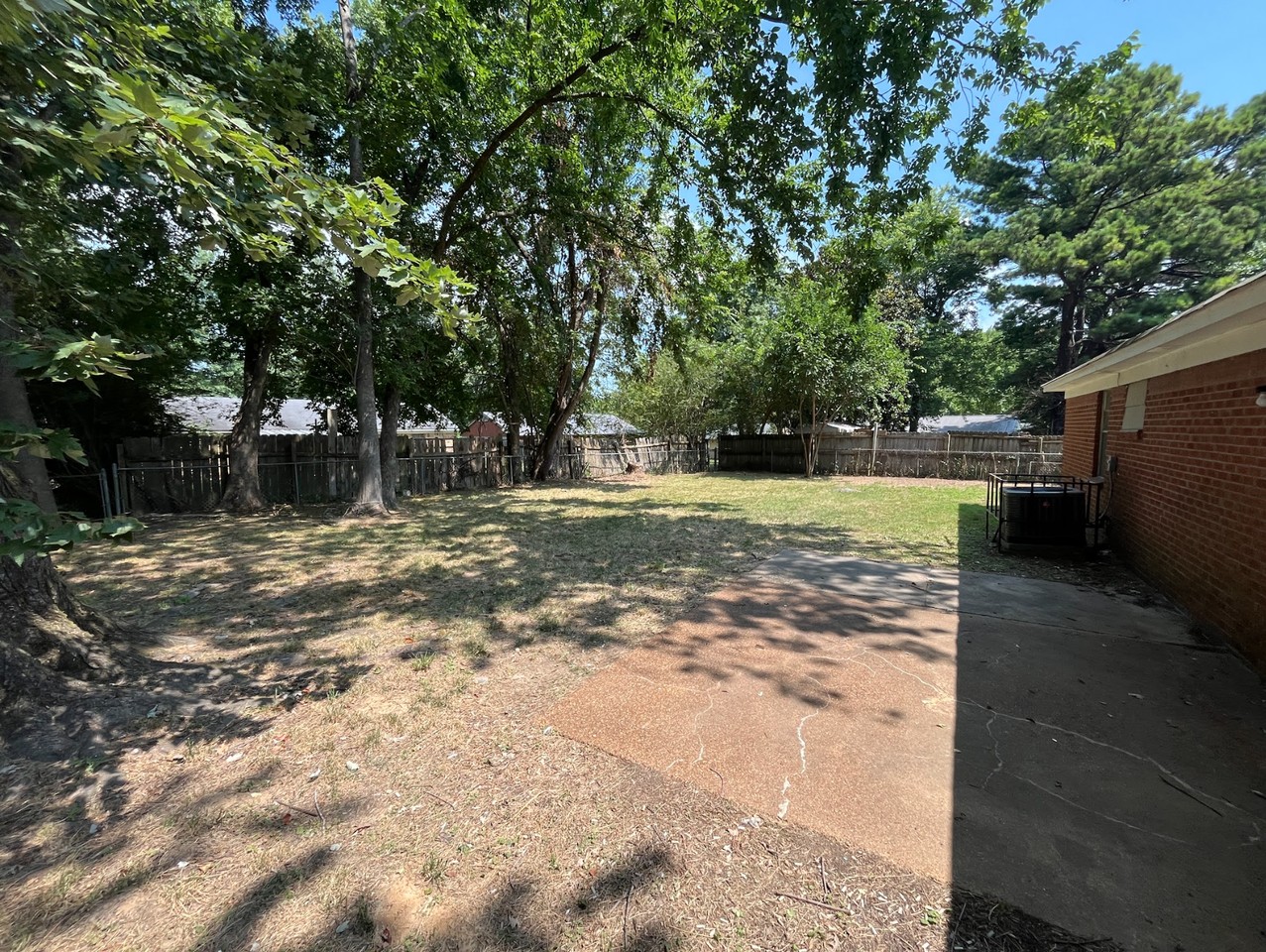 6375 Greenbrook Cv S - Photo 3 of 10