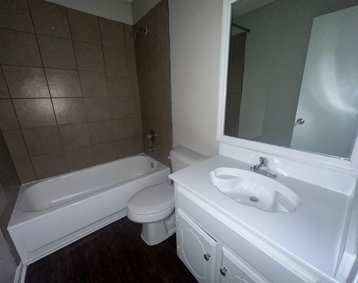 2125 Pillsbury Pl - Photo 3 of 10