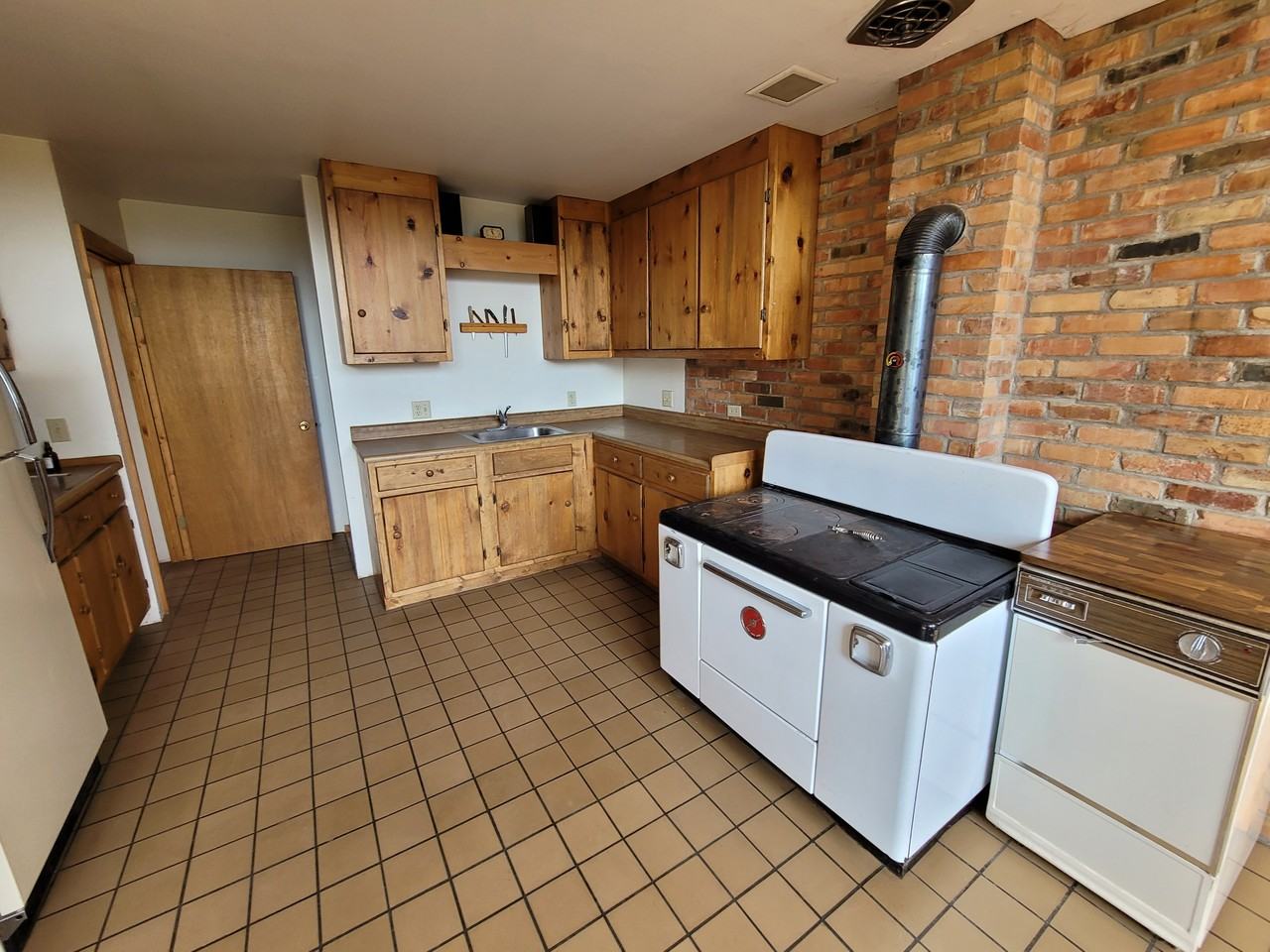 5700 Rabe Rd - Photo 3 of 7