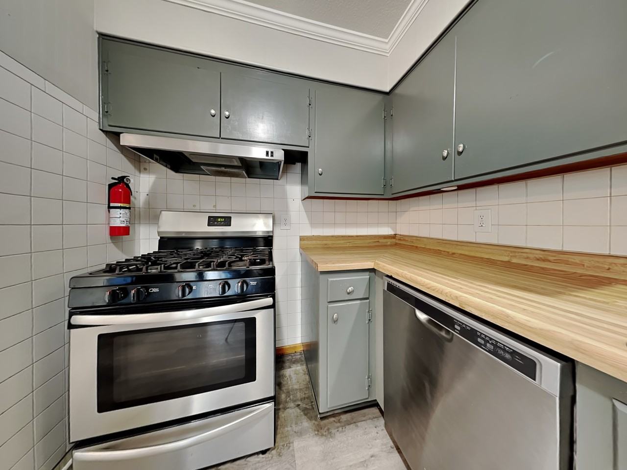 1633 S Overton Ave - Photo 3 of 48