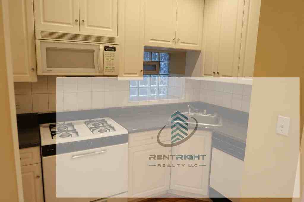 1306 N Cleaver St #BF - Photo 2 of 20