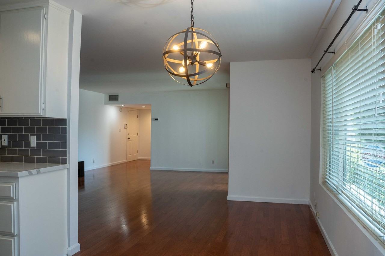 4521 Colbath Ave #103