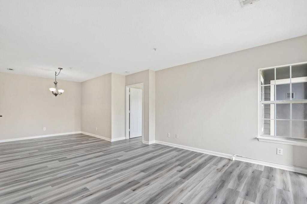 20273 Beechwood Ter - Photo 3 of 9