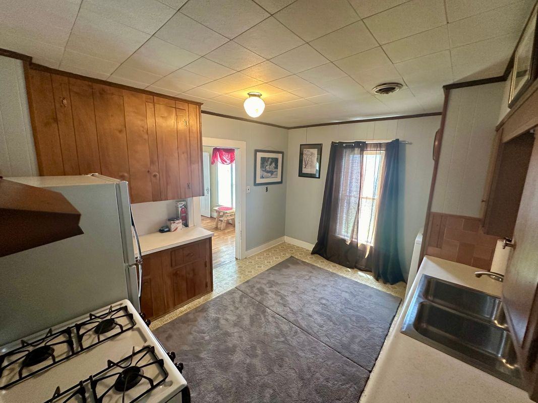 9 Harmon Ave - Photo 3 of 9