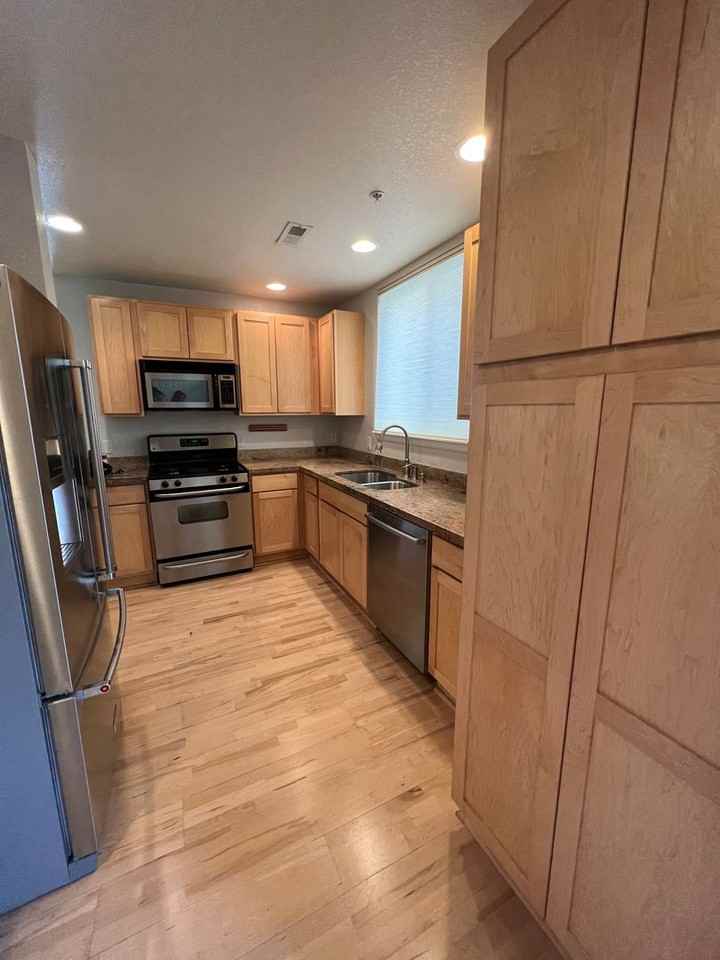 1651 Zamia Ave - Photo 3 of 15