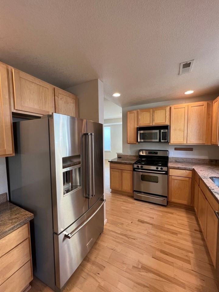 1651 Zamia Ave - Photo 4 of 15