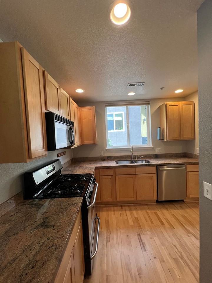 1651 Zamia Ave - Photo 5 of 15