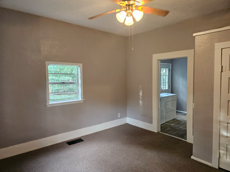 630 Worth St #B - Photo 7 of 14