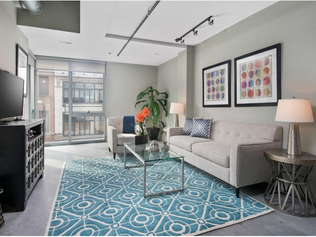 1109 N Milwaukee Ave - Photo 2 of 7