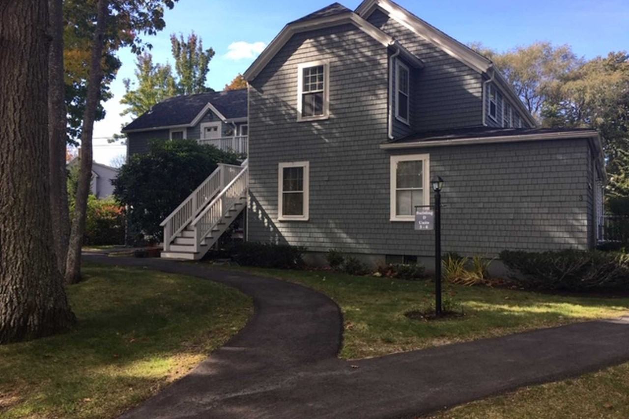 589 York St #4 - Photo 3 of 14