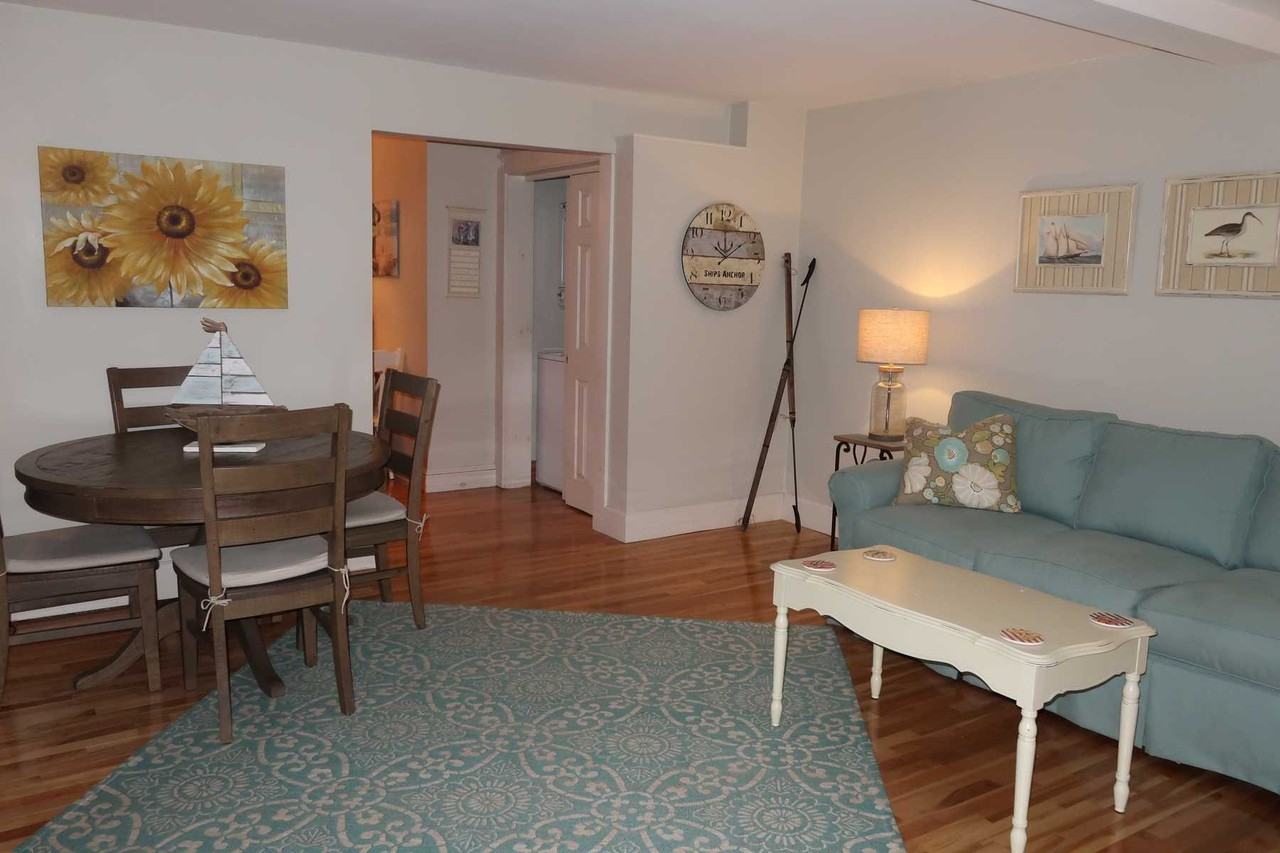 589 York St #4 - Photo 4 of 14