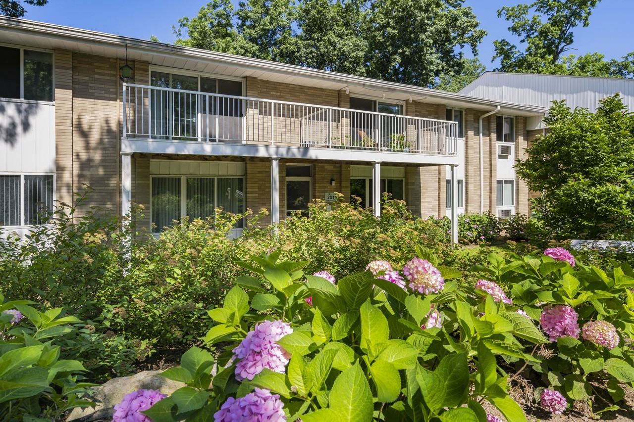 Ann Arbor Woods - Photo 2 of 26